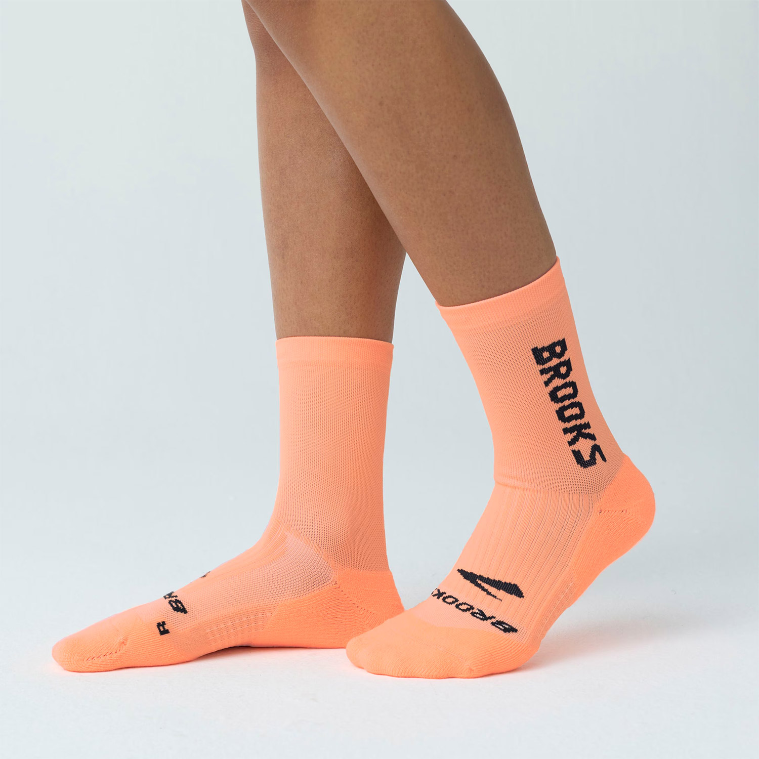 280495_867_LF_unisex-ghost-crew-running-socks Ghost Crew Cyber Peach/Brooks